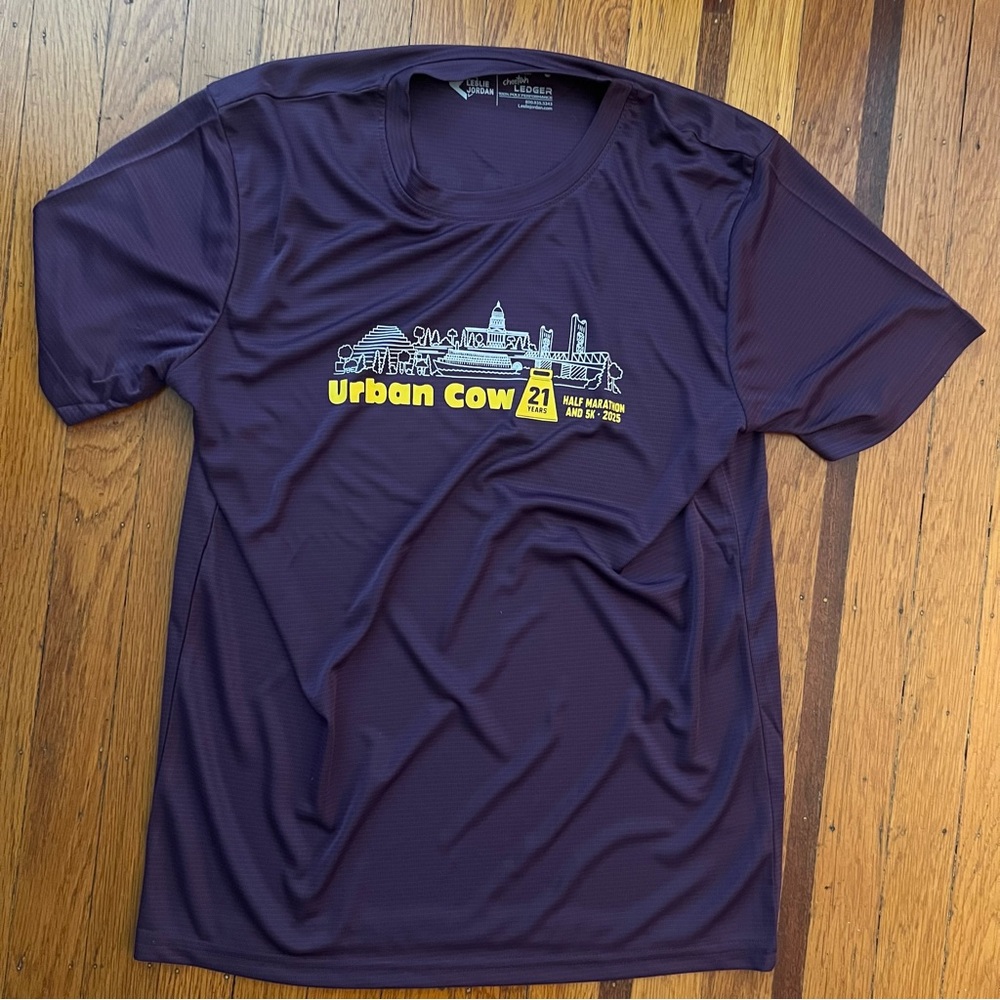 NEW Urban Cow Half Marathon Men’s small finisher shirt Sacramento 2025